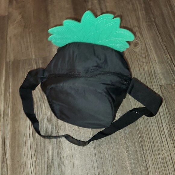 VSPink Insulated Pineapple Cooler Bag 🍕 🥪 🥙 🍕 - Picture 3 of 8